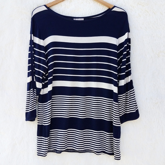 Dress Barn Tops - Dress Barn Woman’s Size L ¾ Sleeve Top